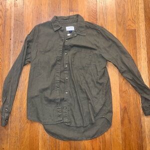 Universal Thread Relaxed Fit Women’s Button-Up Shirt – Gray – Size Small